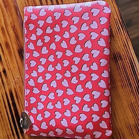 ipsy Accessories - IPSY make up bag with new eyeshadow